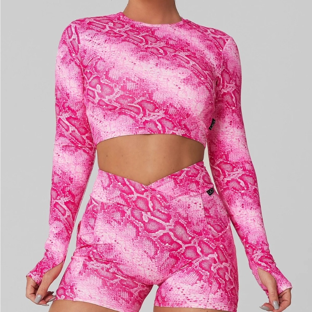 Love bite long sleeve crop top